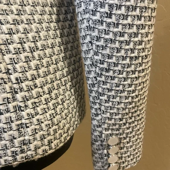 NWT ECRU Black and White Bouclé Tweed Jacket - Picture 4 of 7